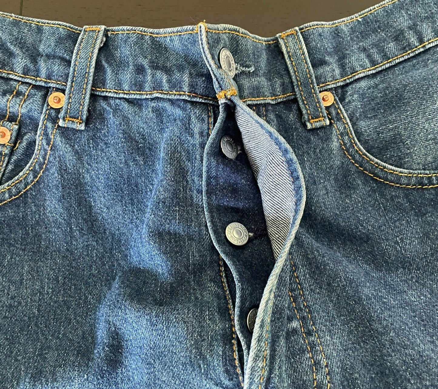 Mens LEVI'S Denim Jeans Mid Blue Straight Leg Button Fly Size 84cm Waist LEVIS