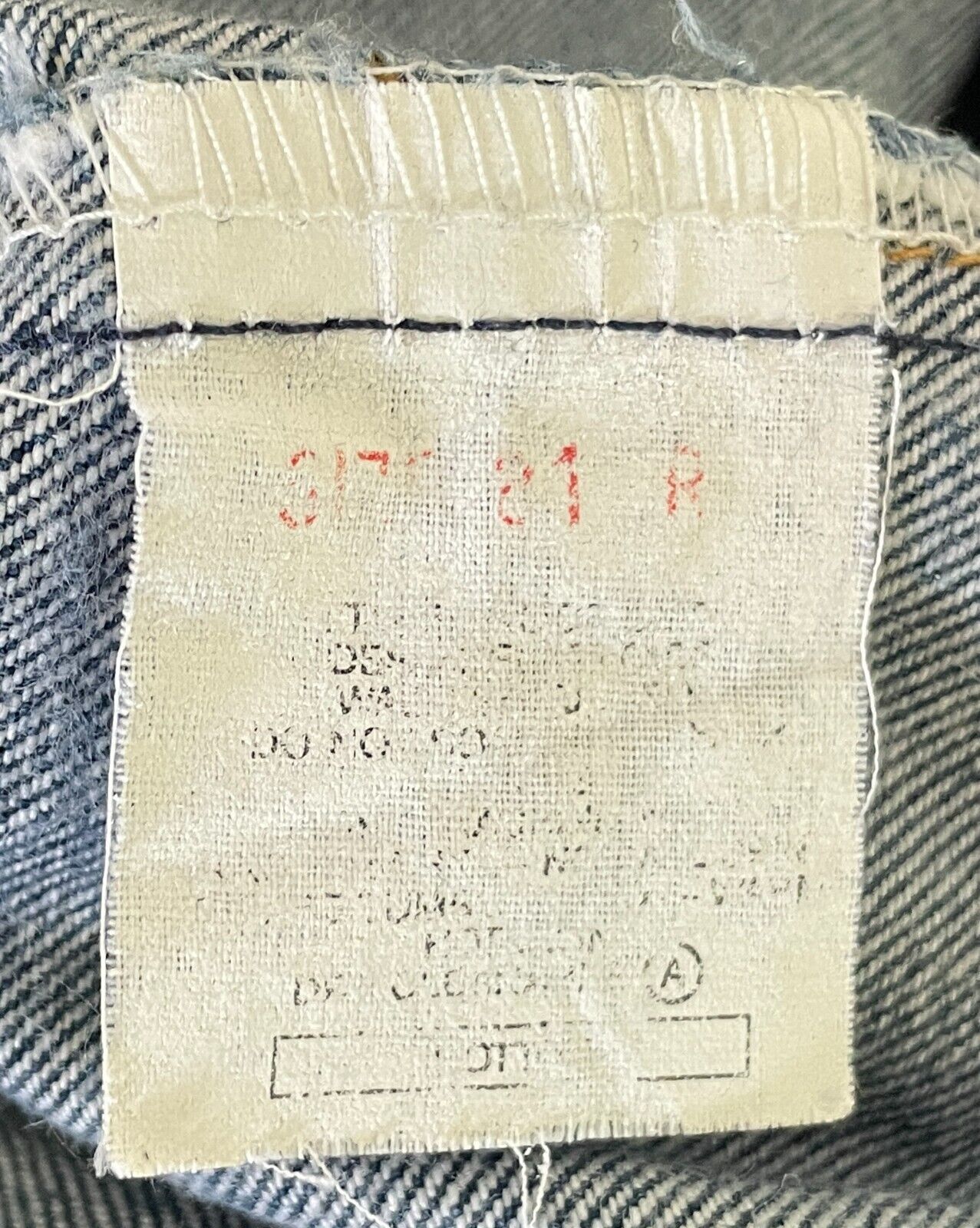 Mens LEVI'S Denim Jeans Mid Blue Straight Leg Button Fly Size 84cm Waist LEVIS