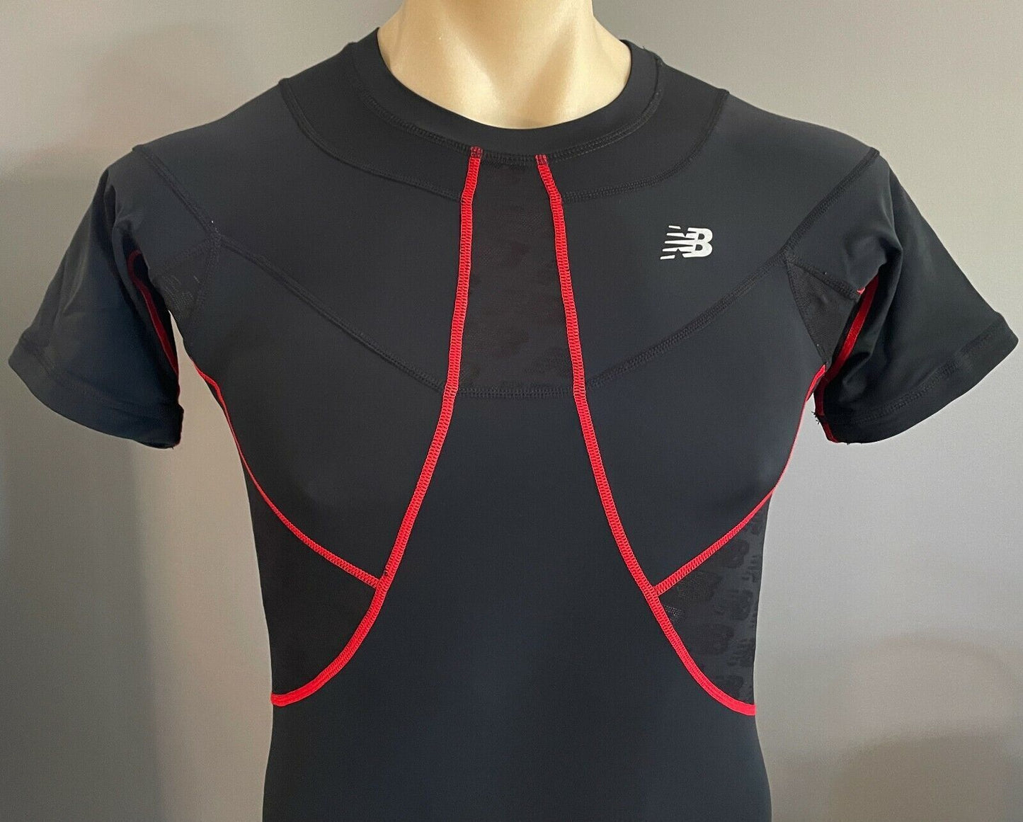 NEW BALANCE T Shirt Black Red Trim Short Sleeve Compression Top Mens Size M NEW