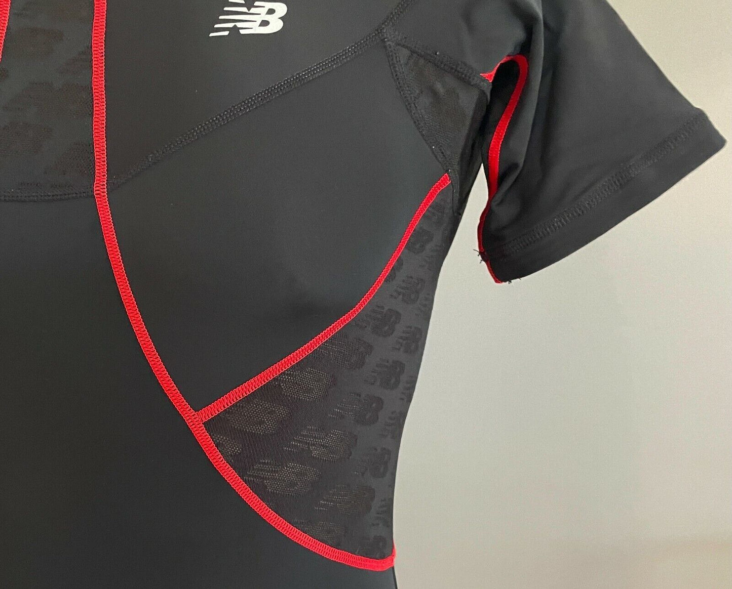 NEW BALANCE T Shirt Black Red Trim Short Sleeve Compression Top Mens Size M NEW