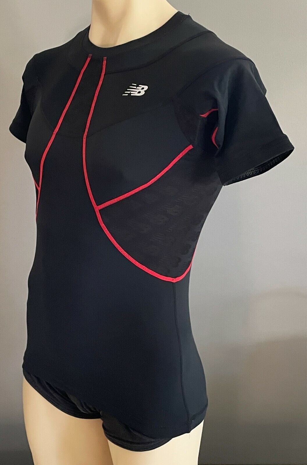 NEW BALANCE T Shirt Black Red Trim Short Sleeve Compression Top Mens Size M NEW