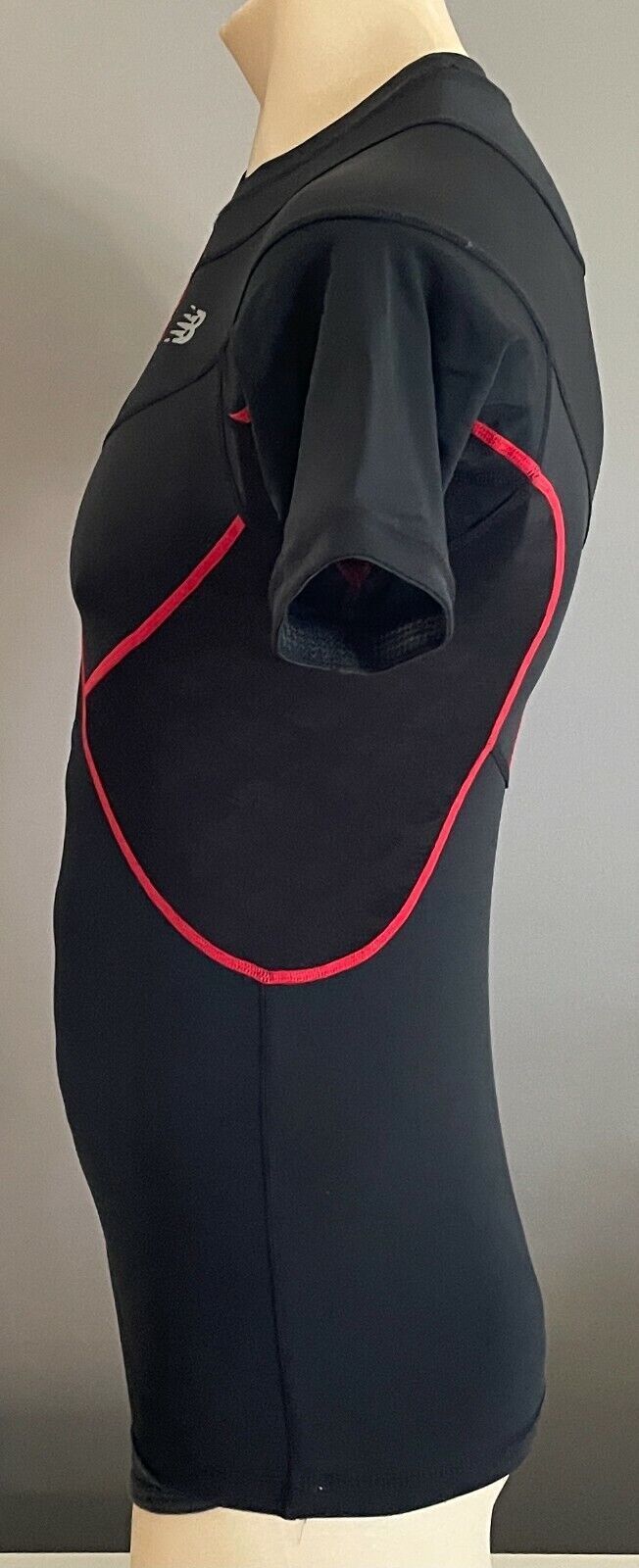 NEW BALANCE T Shirt Black Red Trim Short Sleeve Compression Top Mens Size M NEW