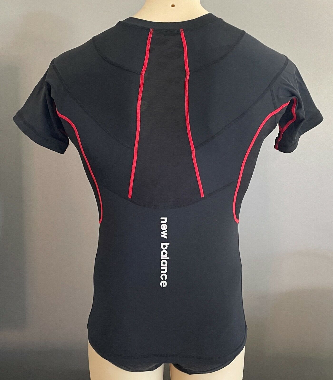 NEW BALANCE T Shirt Black Red Trim Short Sleeve Compression Top Mens Size M NEW