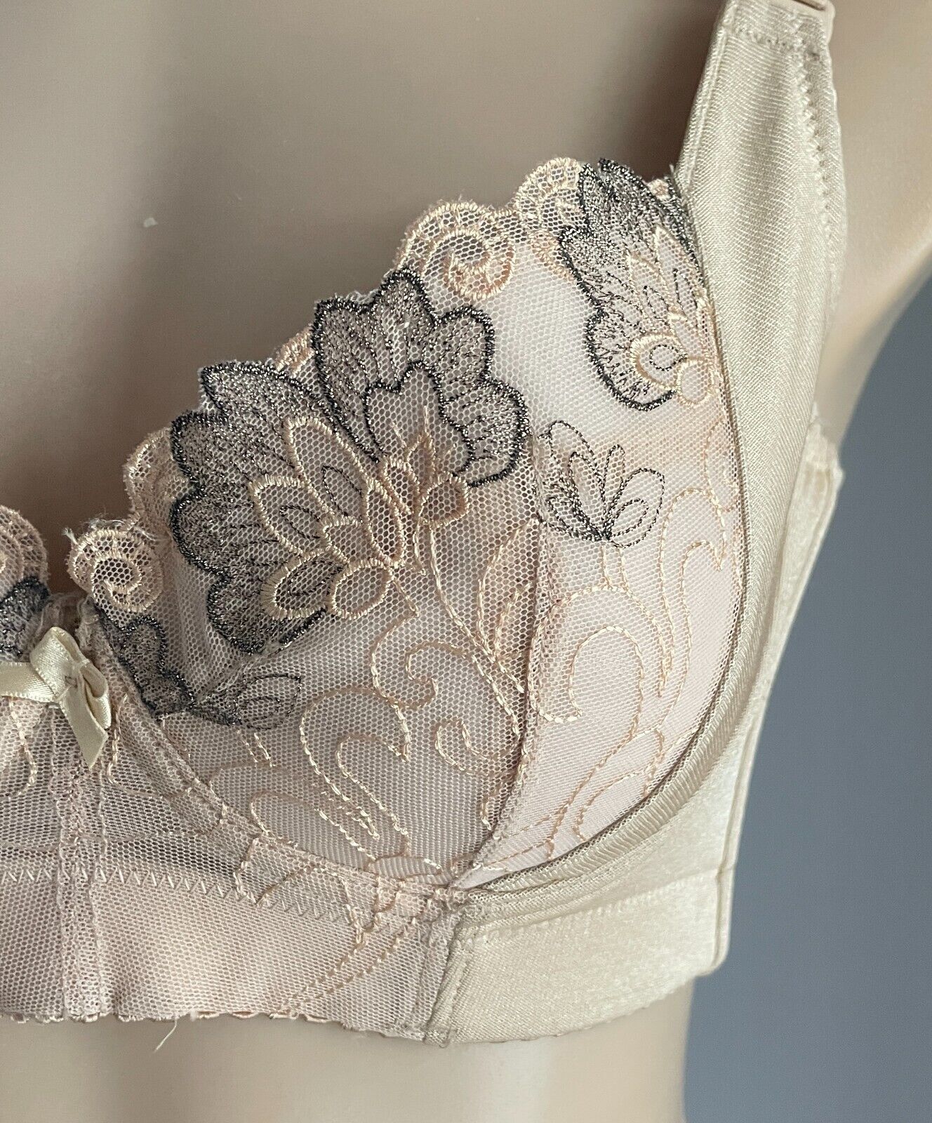 350 BRAS Bra 14B Beige Lace Trim Underwire Adjustable Maximum Support 14 B New