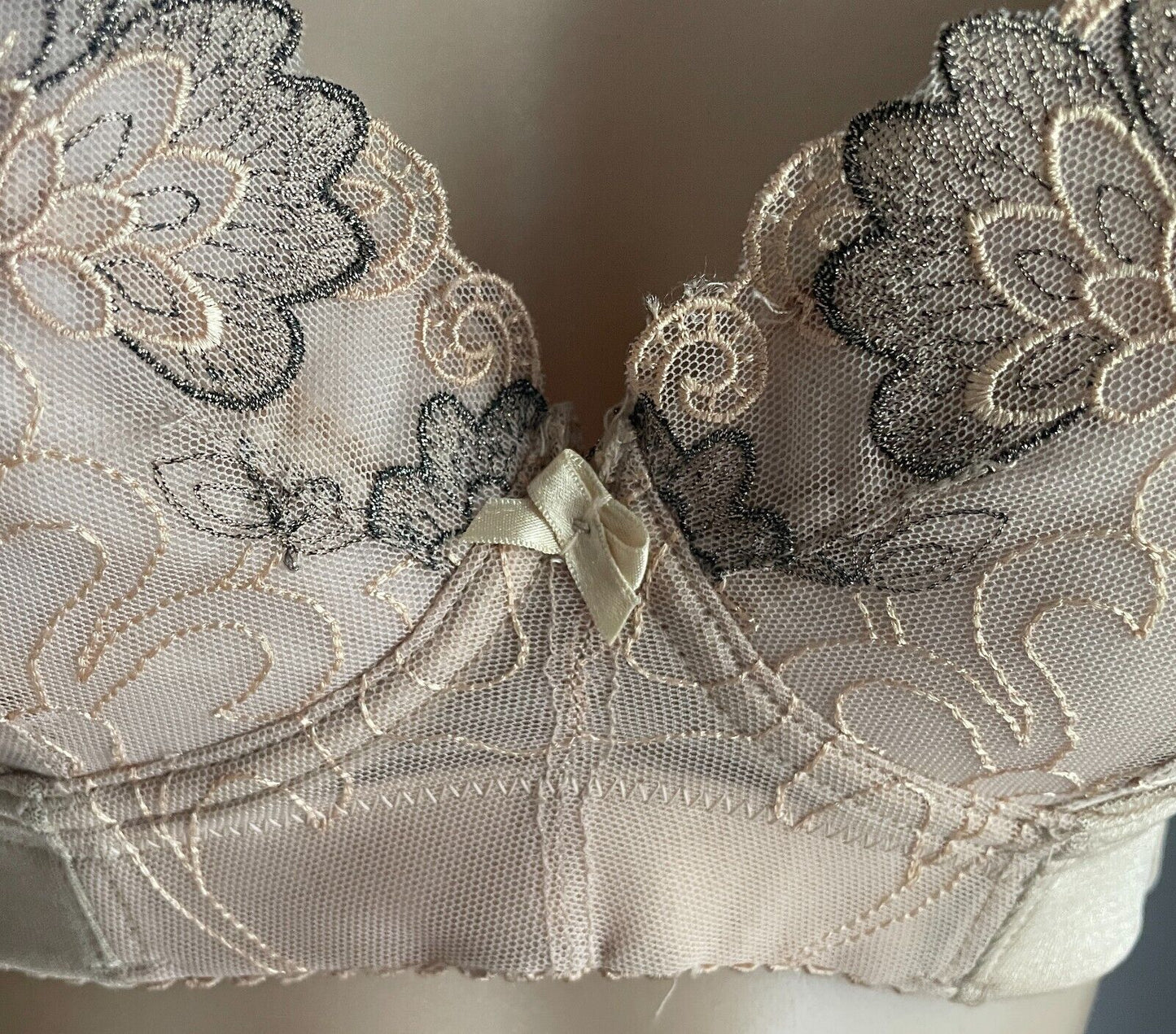 350 BRAS Bra 14B Beige Lace Trim Underwire Adjustable Maximum Support 14 B New