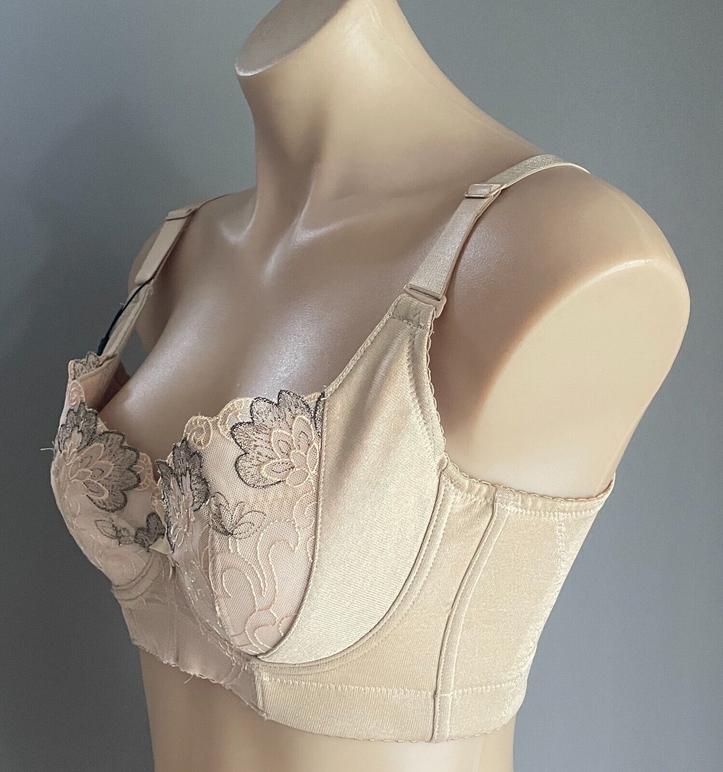 350 BRAS Bra 14B Beige Lace Trim Underwire Adjustable Maximum Support 14 B New
