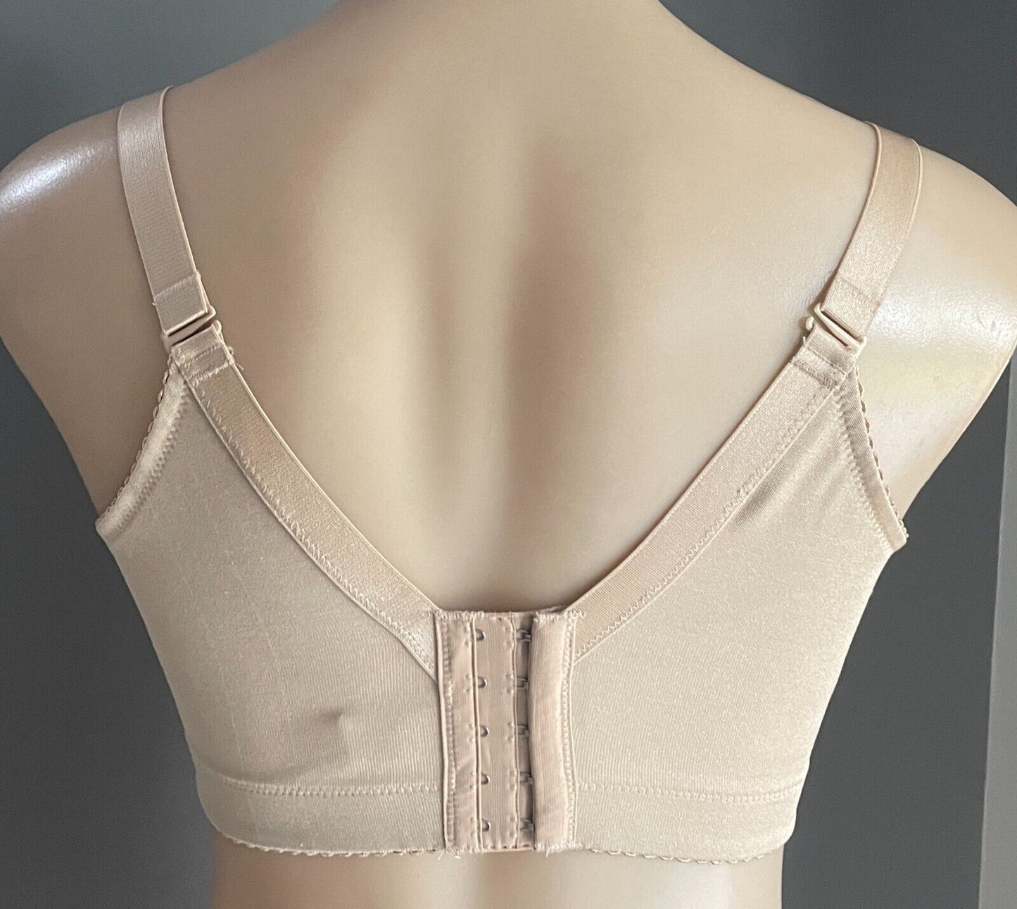 350 BRAS Bra 14B Beige Lace Trim Underwire Adjustable Maximum Support 14 B New