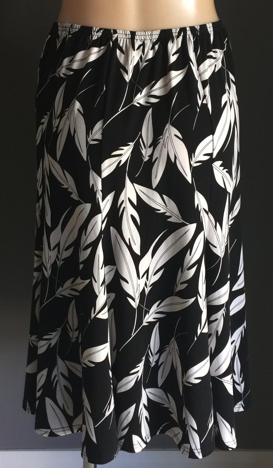 ANDRE JOHN Skirt Black White Patterned A-Line Knee Length Full Skirt Size S 10