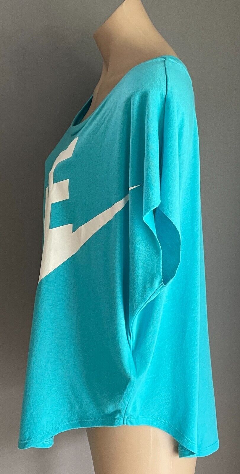 NIKE Blue & White Swoosh Logo T-Shirt Ladies Size XL Round Hem Extended Sleeves