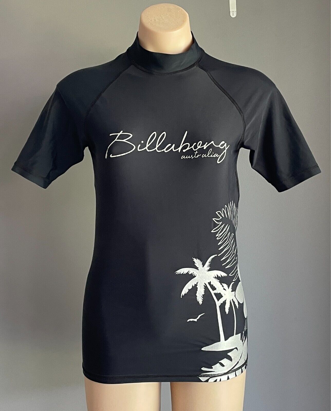 BILLABONG Rash Vest Size 10 Black With Silver Tropical Logo Print Short Sleeves