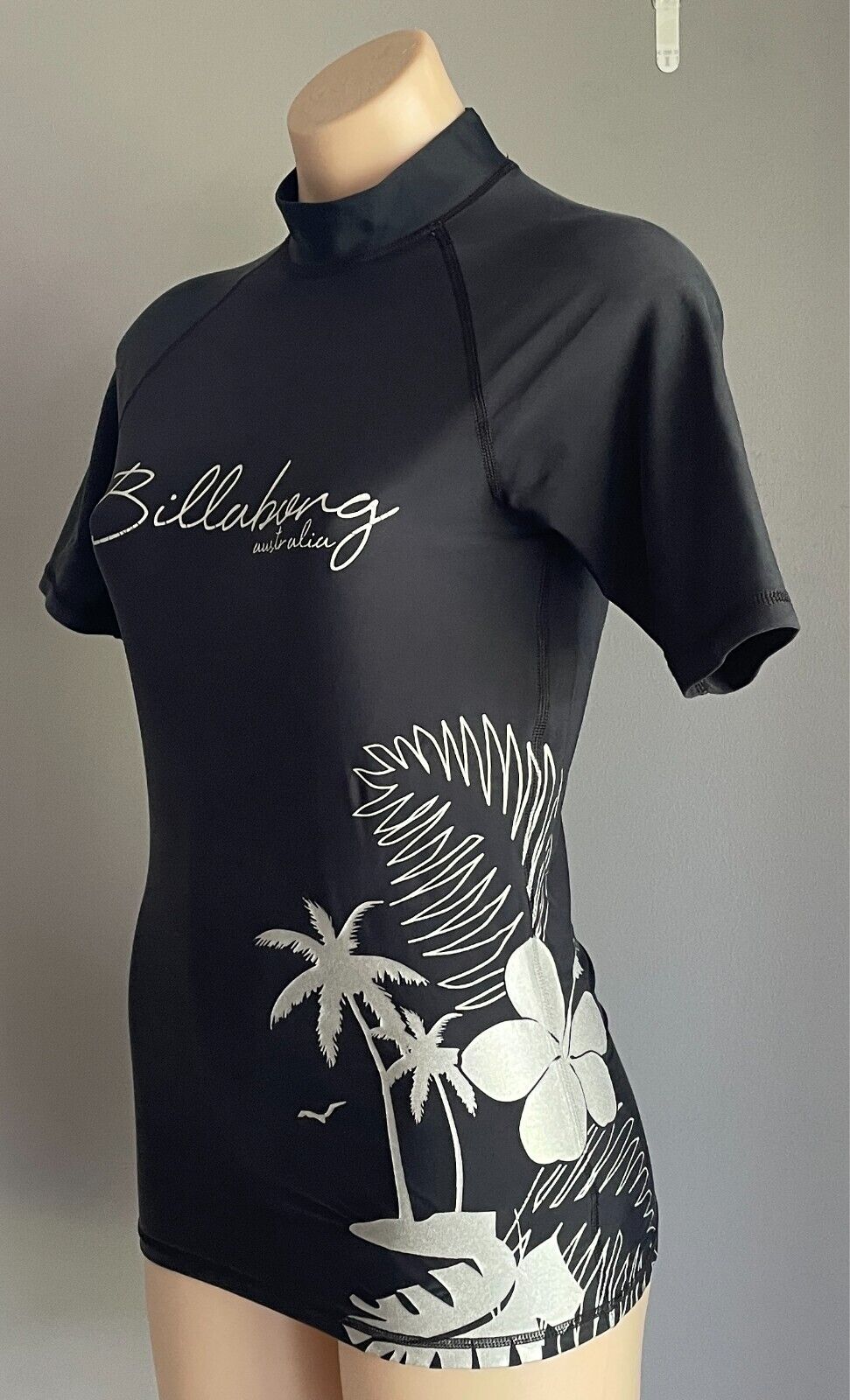 BILLABONG Rash Vest Size 10 Black With Silver Tropical Logo Print Short Sleeves
