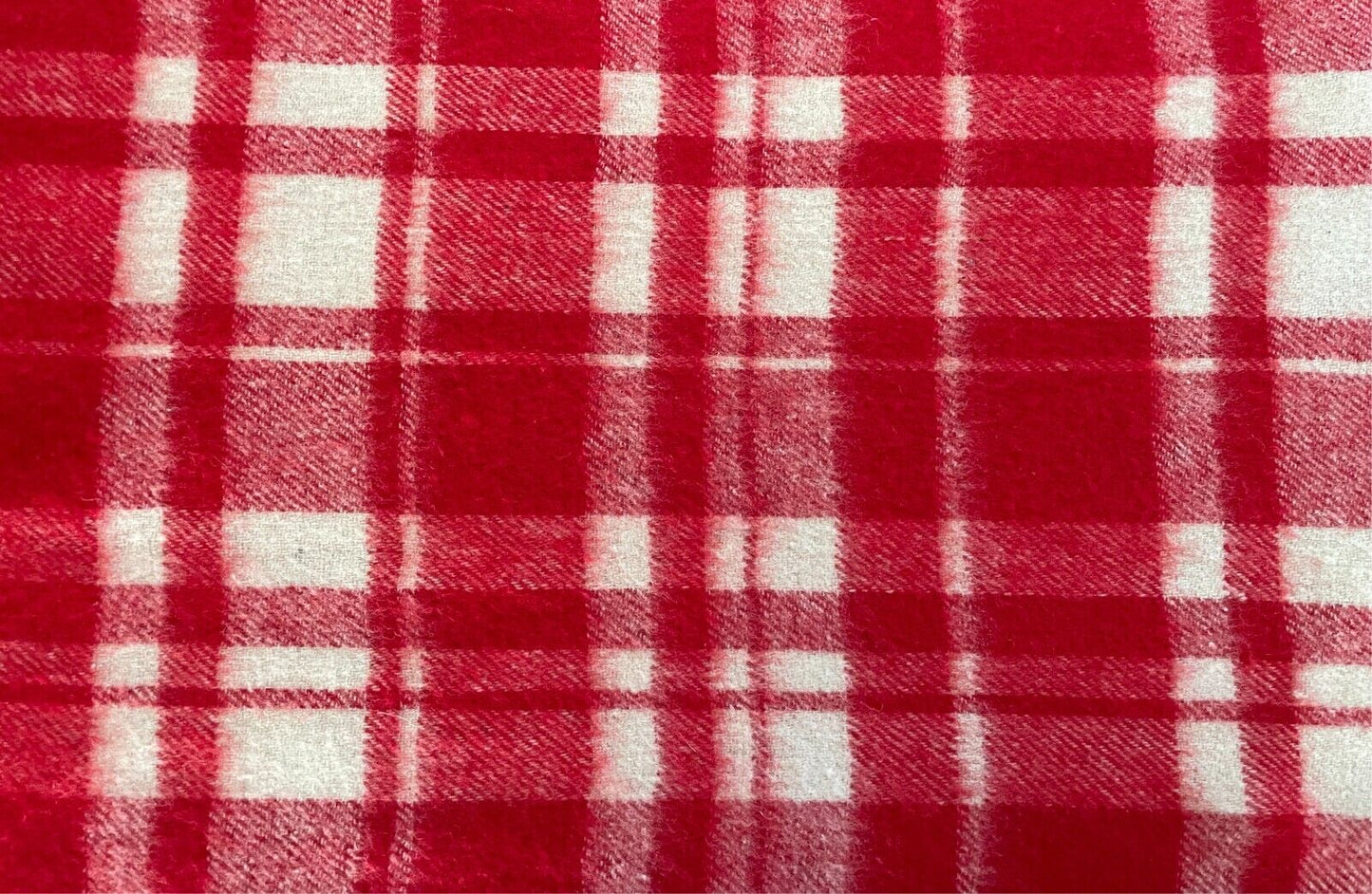 Neck SCARF Knit Red White Check Pattern Rectangle Fringed Trim 28 x 188cm