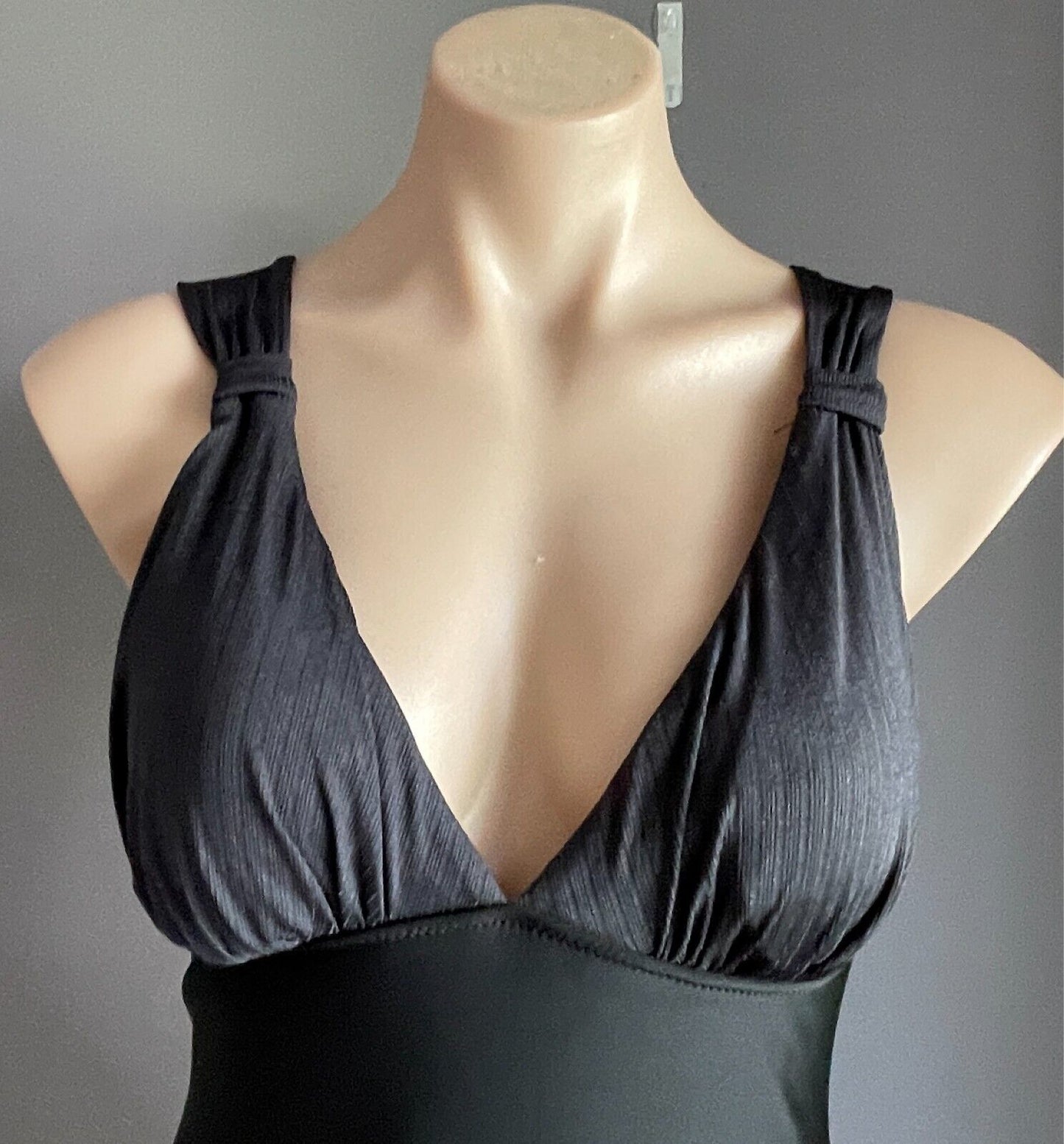 CUPSHE Black V-Neck One Piece Swimsuit Size L Twisted Back Contrast Rib Fabric