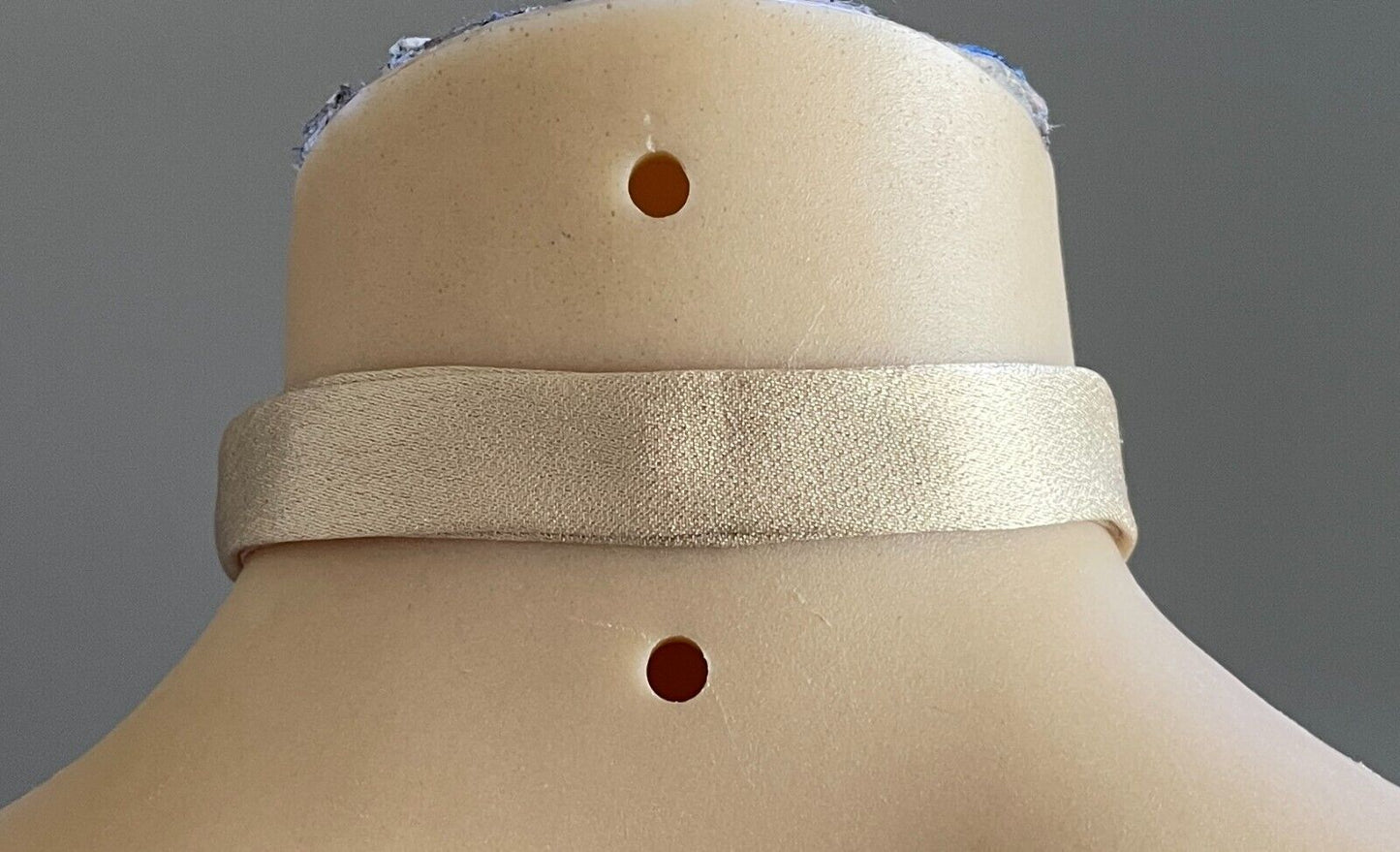 Vintage Mens Pre-Tied Necktie Cravat Gold Puff Adjustable Clasp Closure