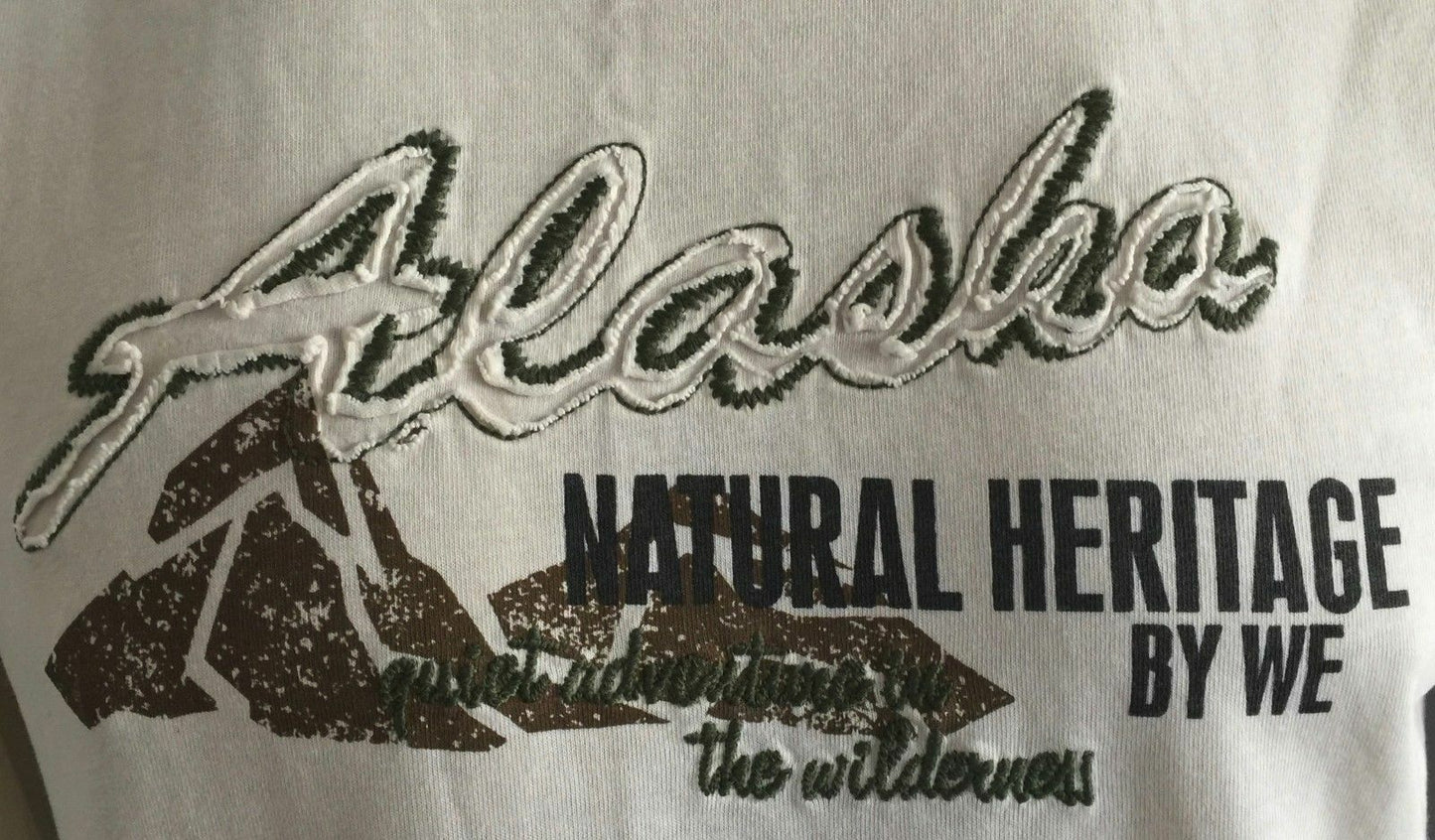 WE "Alaska" Top Motif Off White Long Sleeve T Shirt Mens Size L Souvenir Logo