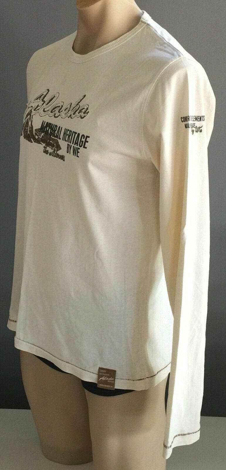 WE "Alaska" Top Motif Off White Long Sleeve T Shirt Mens Size L Souvenir Logo