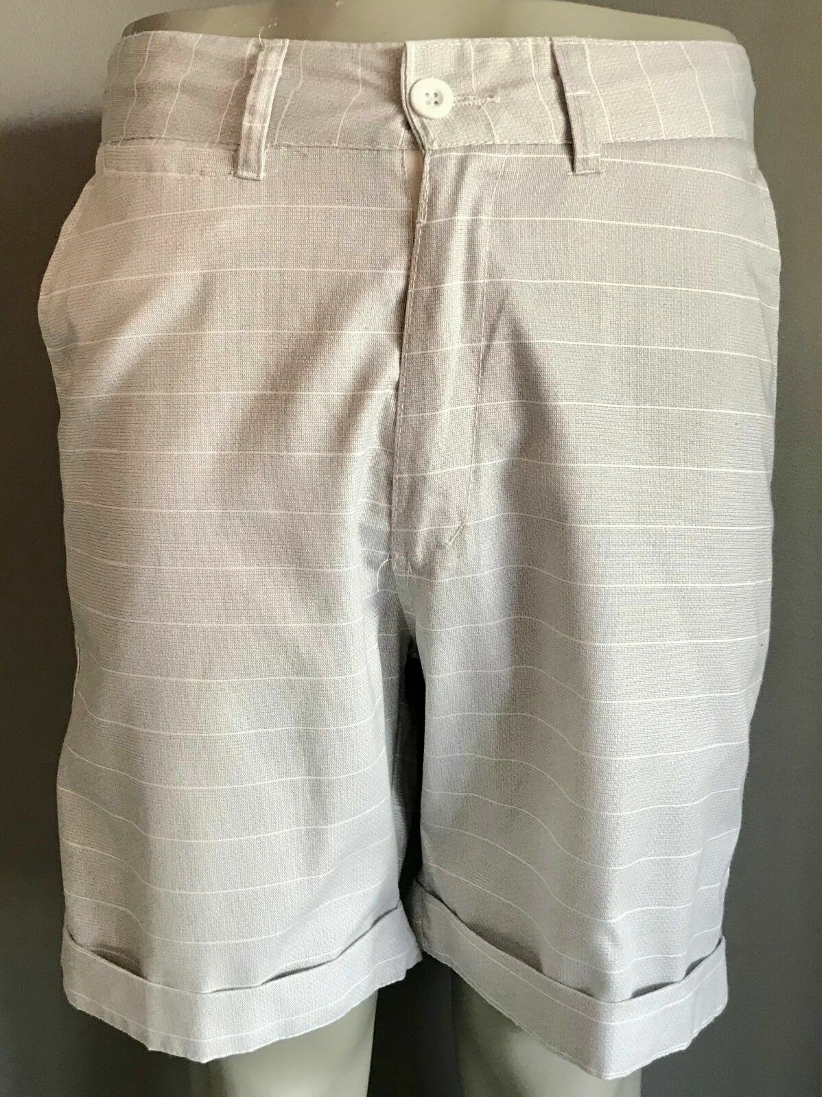 Casual Shorts HURTLE Mens Light Grey & White Stripe Cuffed Hem Size M
