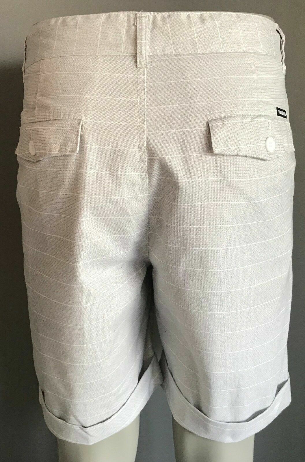 Casual Shorts HURTLE Mens Light Grey & White Stripe Cuffed Hem Size M