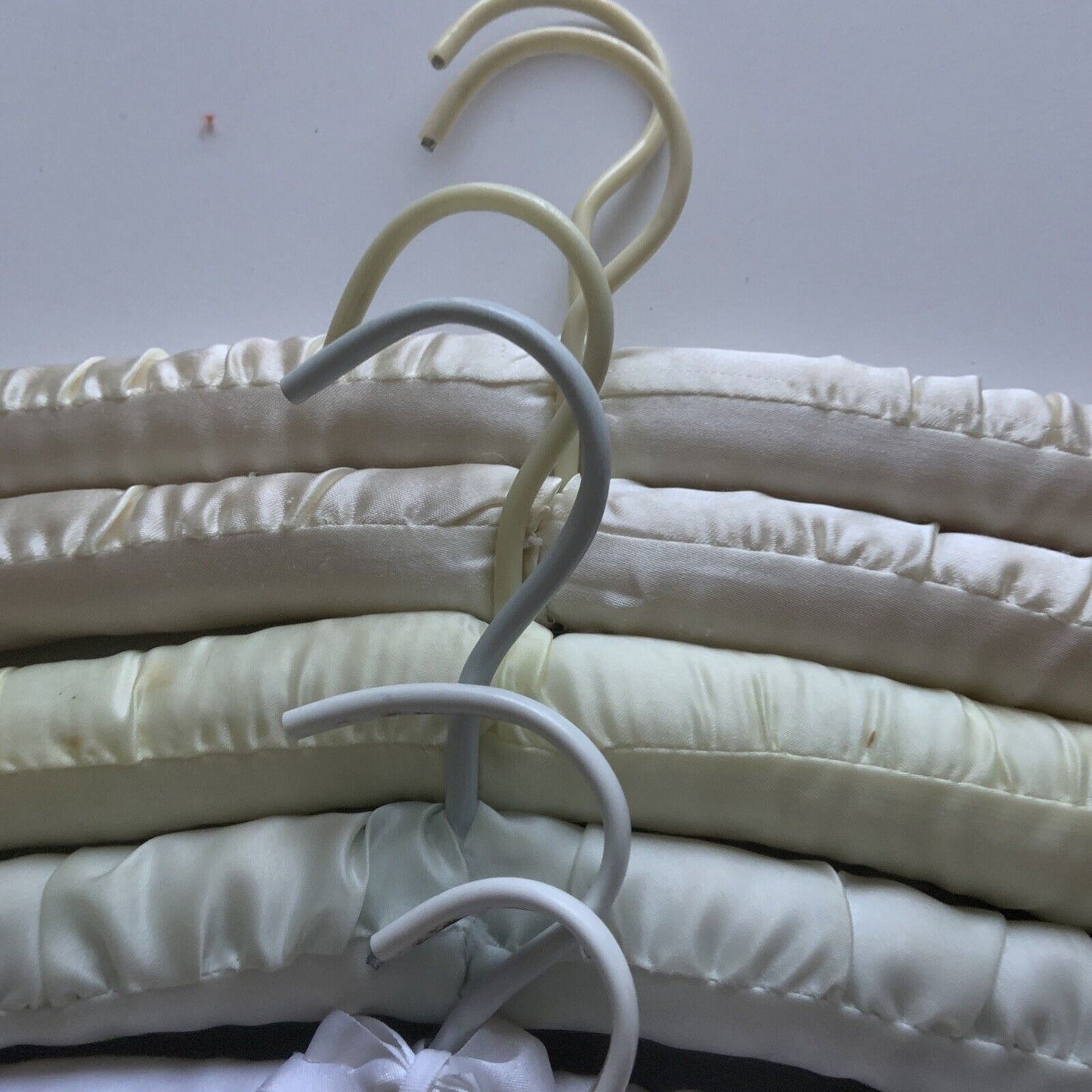 7 x Covered Wooden Clothes Coat Hangers Padded Satin 3 with Ribbon 4 without