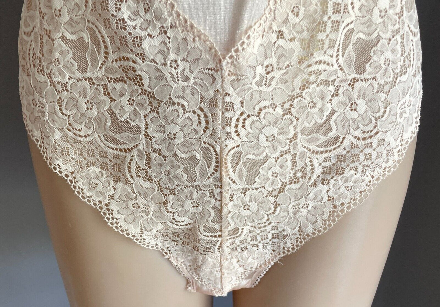 XQUISITE Bodysuit Beige Nylon & Lace Sleeveless Teddy Size 14 NEW ZEALAND