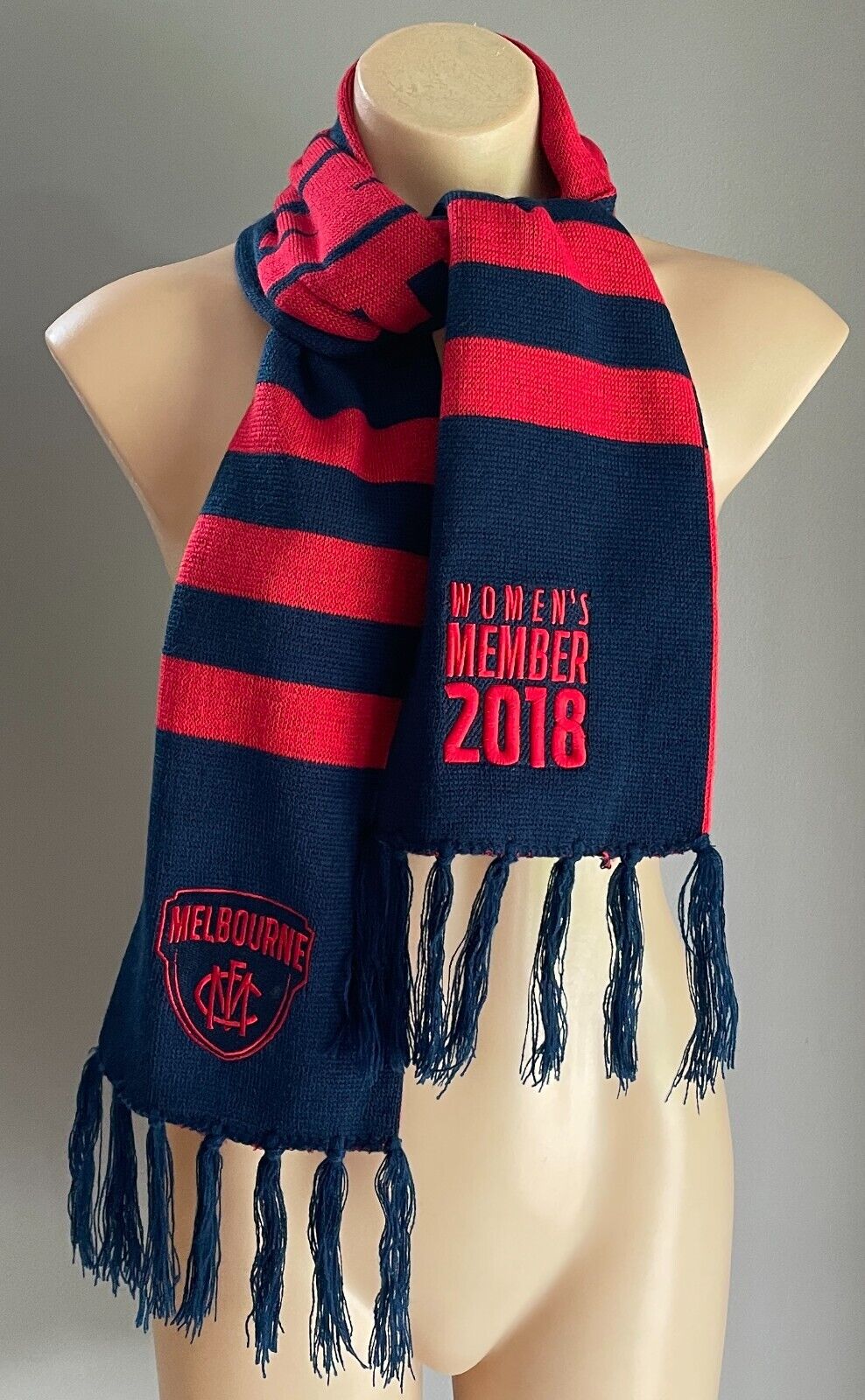Fan Scarf MELBOURNE DEMONS AFL Knit Fringed Neck Red & Blue Womens Member 2018