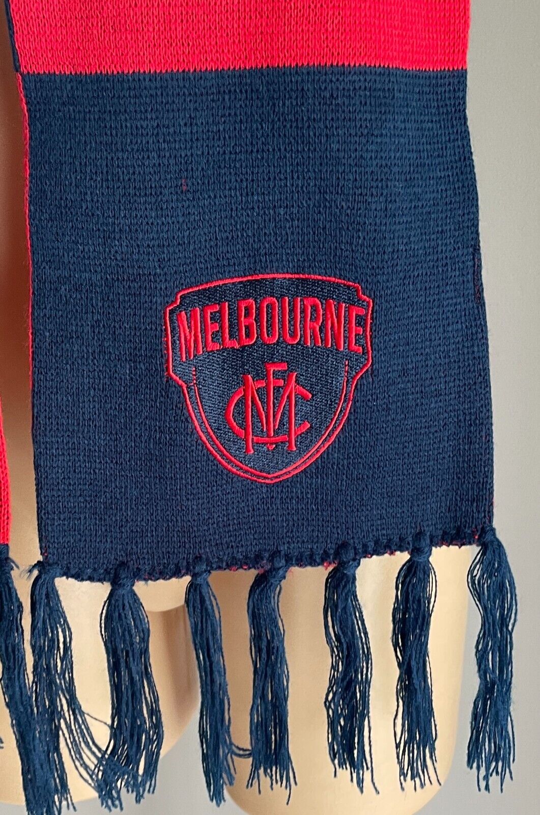 Fan Scarf MELBOURNE DEMONS AFL Knit Fringed Neck Red & Blue Womens Member 2018