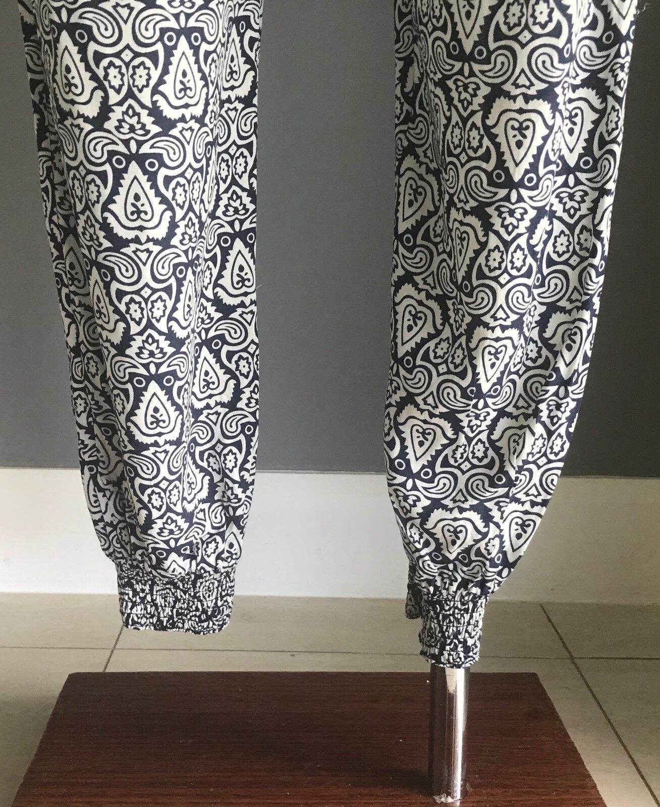 BLUE JADE Ladies Size 10 Pants Harem Pants Navy Beige Print Shirred Waist Cuffs