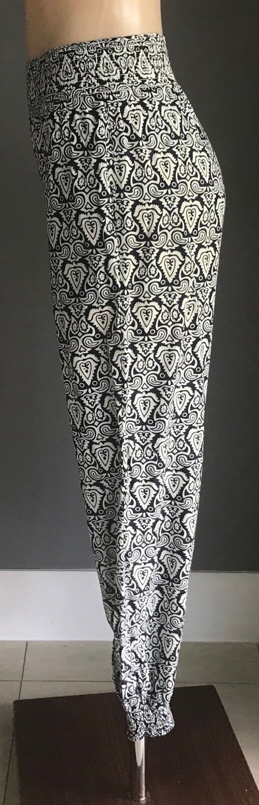 BLUE JADE Ladies Size 10 Pants Harem Pants Navy Beige Print Shirred Waist Cuffs