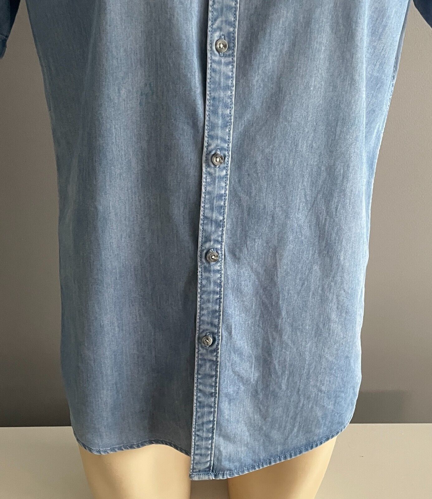 INDUSTRIE Shirt Blue Chambray Short Sleeve Mens Sz M Button Front Short Sleeves