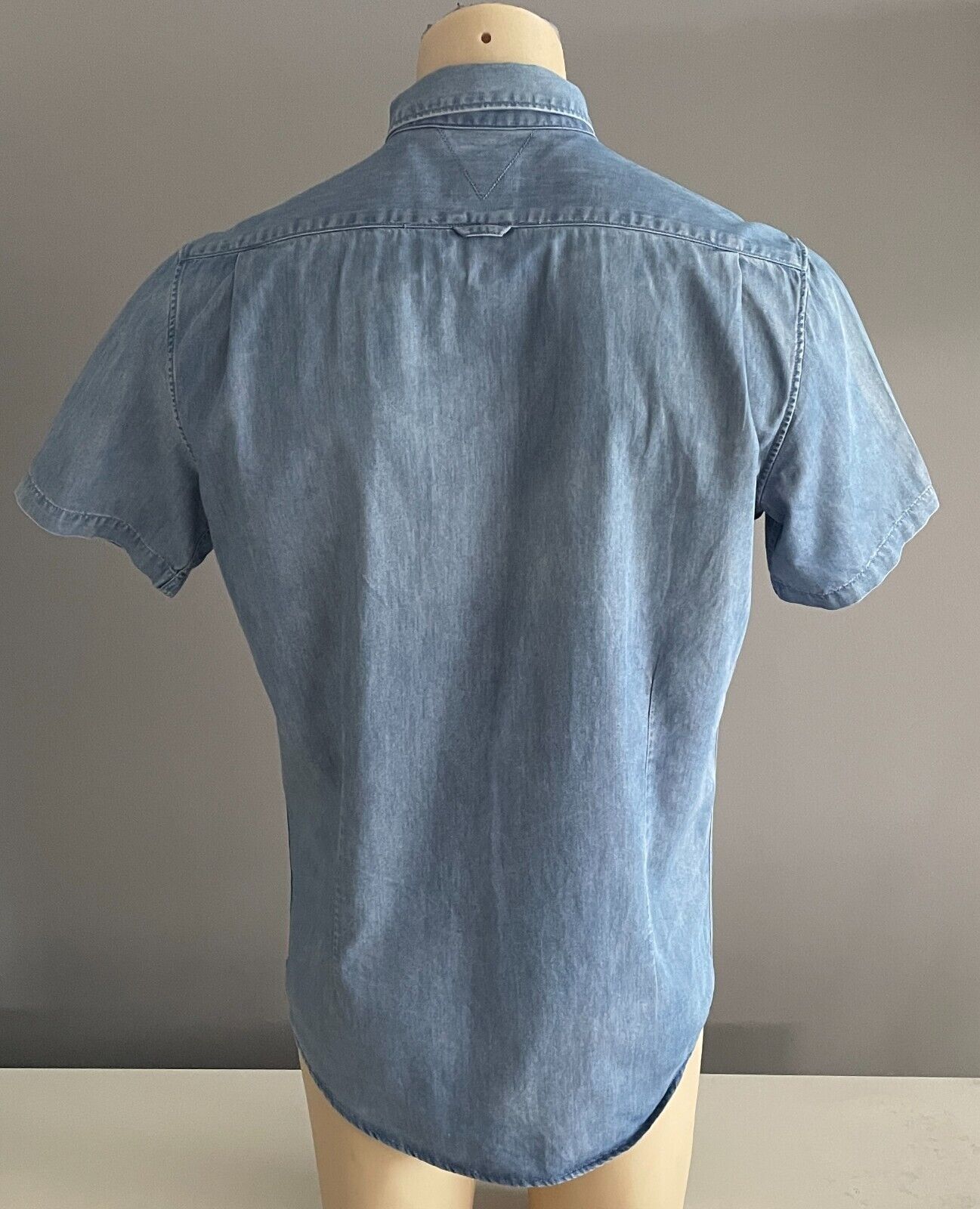 INDUSTRIE Shirt Blue Chambray Short Sleeve Mens Sz M Button Front Short Sleeves