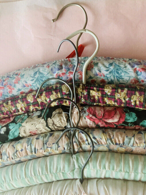 6x Vintage Covered Wooden Clothes Coat Hangers Floral & Solid Fabric 1960's #31