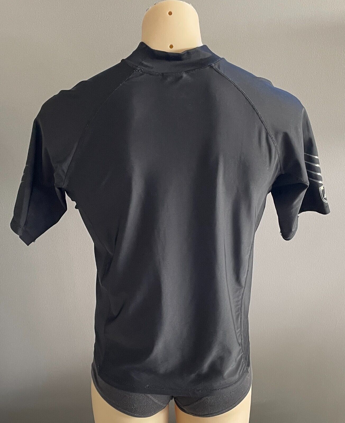 WIZN Pro Tour Mens Rashie Top Black Short Sleeve Logo Branded Rash Vest Size XL