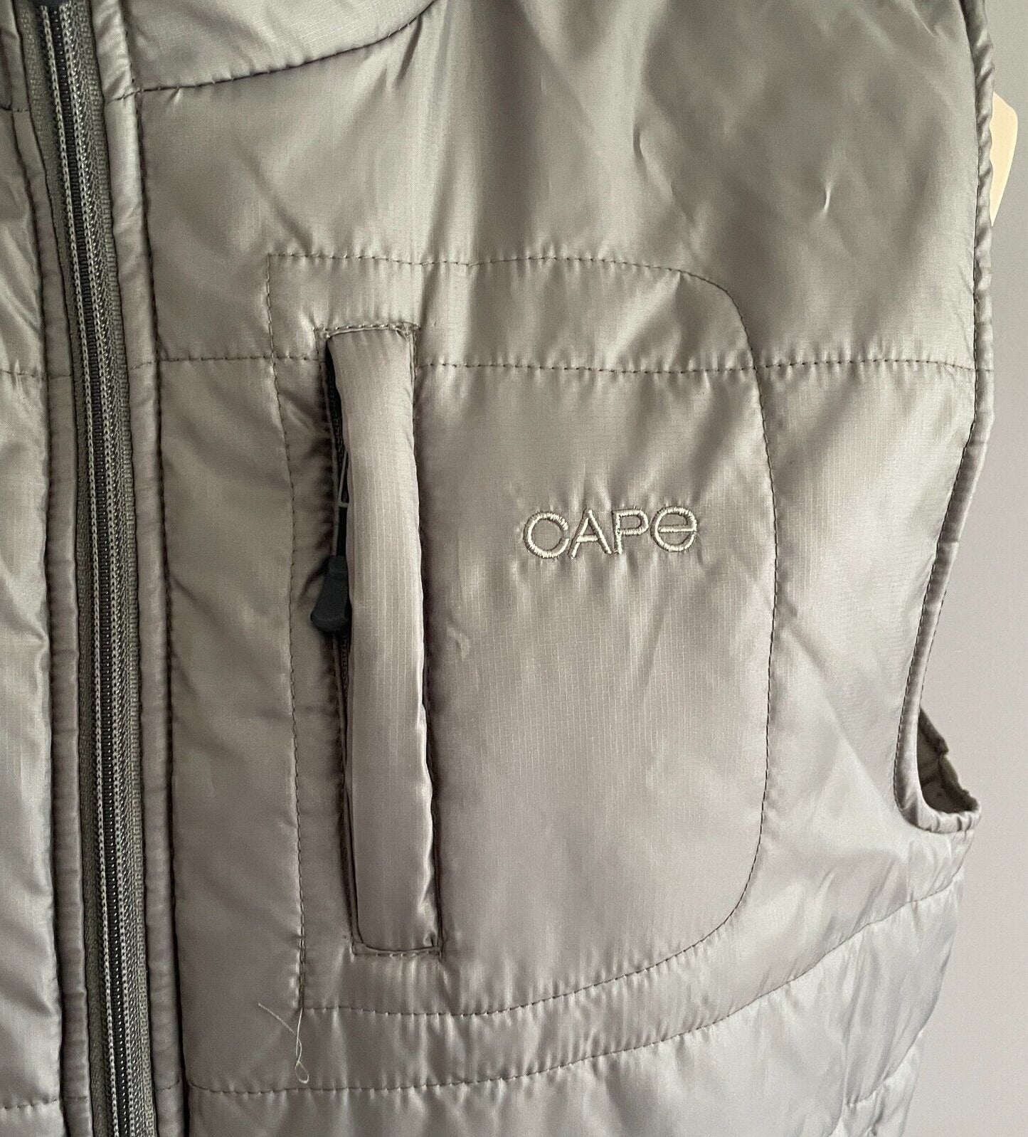 CAPE Puffer Jacket Khaki Zip Front Sleeveless Mens Size L Outdoor Brand NEW