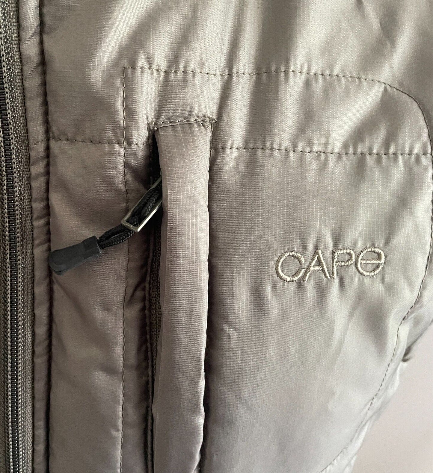 CAPE Puffer Jacket Khaki Zip Front Sleeveless Mens Size L Outdoor Brand NEW