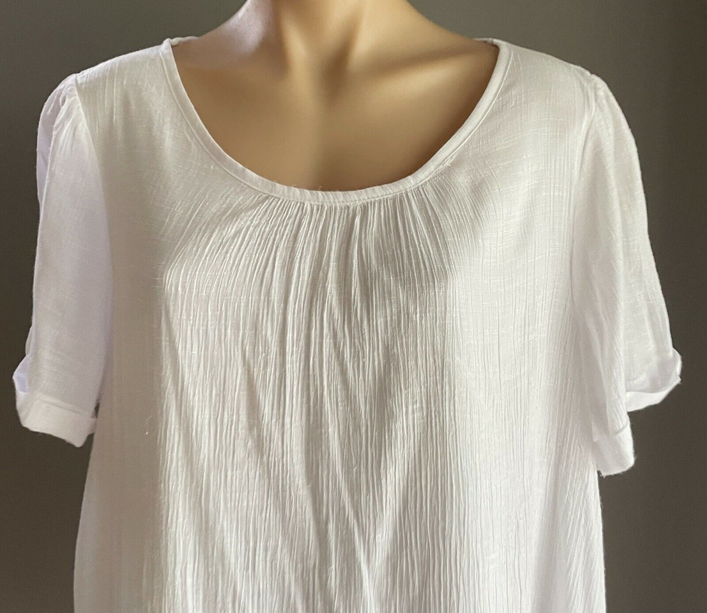 QUELQUE Lace Top White Cuffed Short Sleeve Blouse w Asymmetric Hem Ladies Sz 18