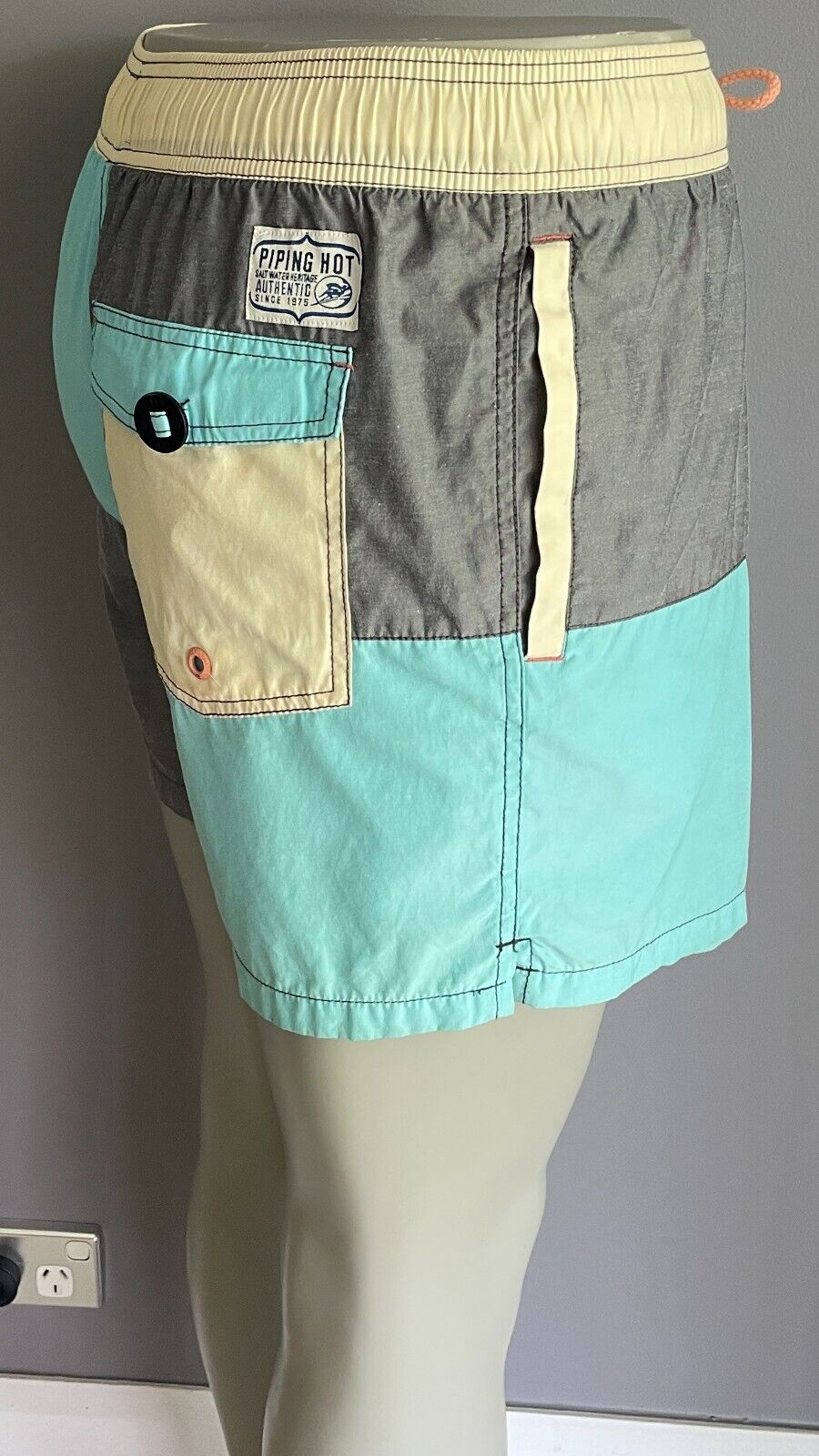 PIPING HOT Grey Blue Yellow Elastic Waist Swim Board Shorts Volley Mens Size L