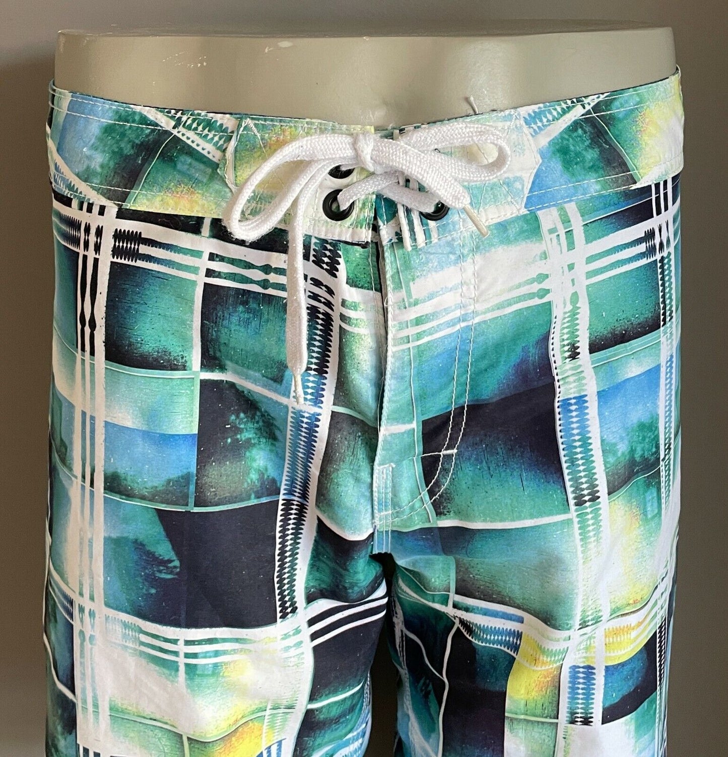 Board Shorts MANTARAY MultiColour Print Mens Size 34 87 Beach Surf Pool Swim NEW