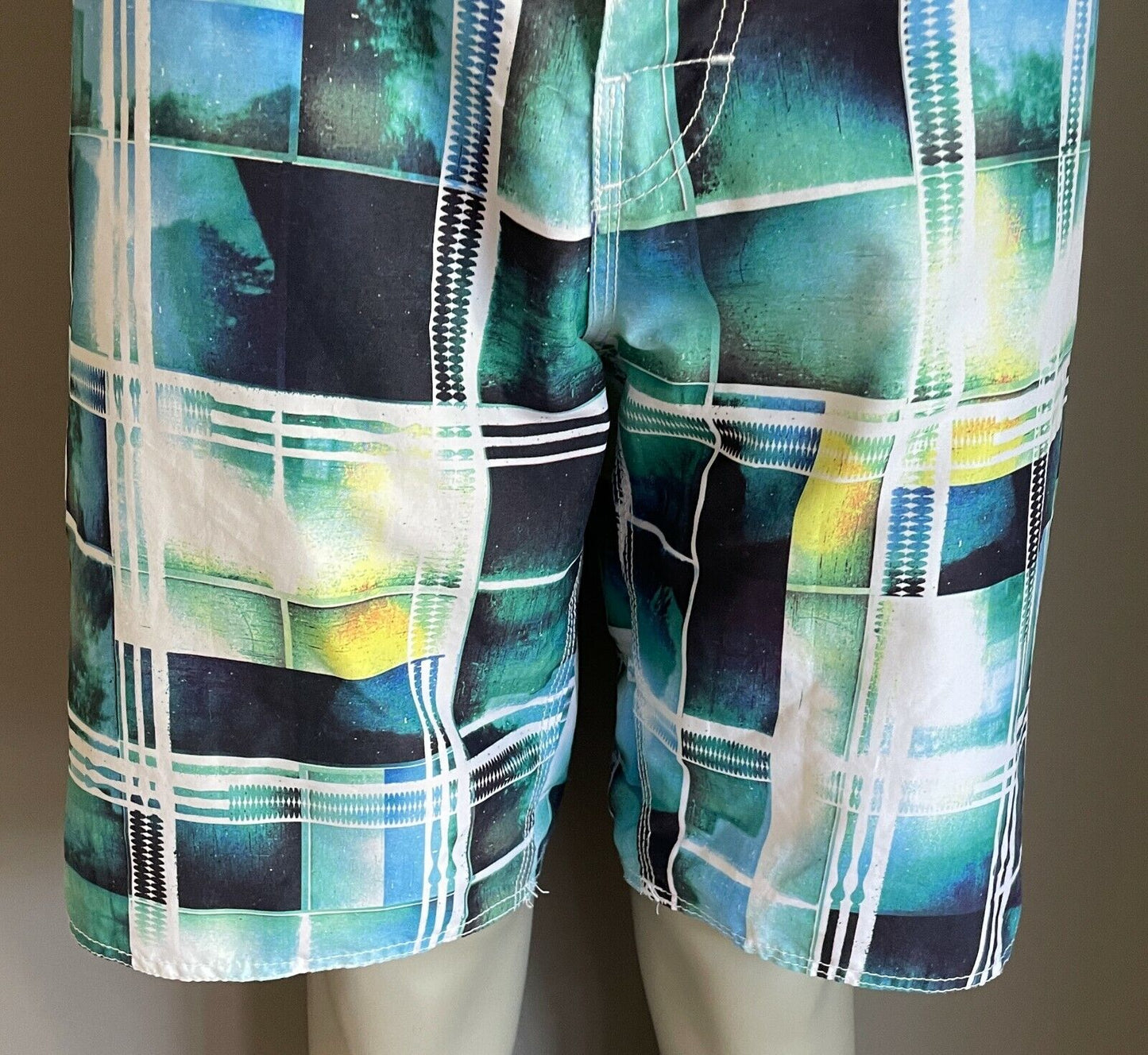 Board Shorts MANTARAY MultiColour Print Mens Size 34 87 Beach Surf Pool Swim NEW