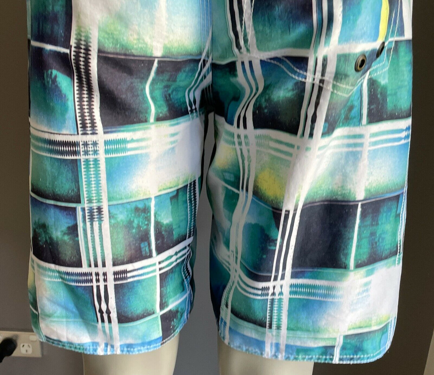 Board Shorts MANTARAY MultiColour Print Mens Size 34 87 Beach Surf Pool Swim NEW