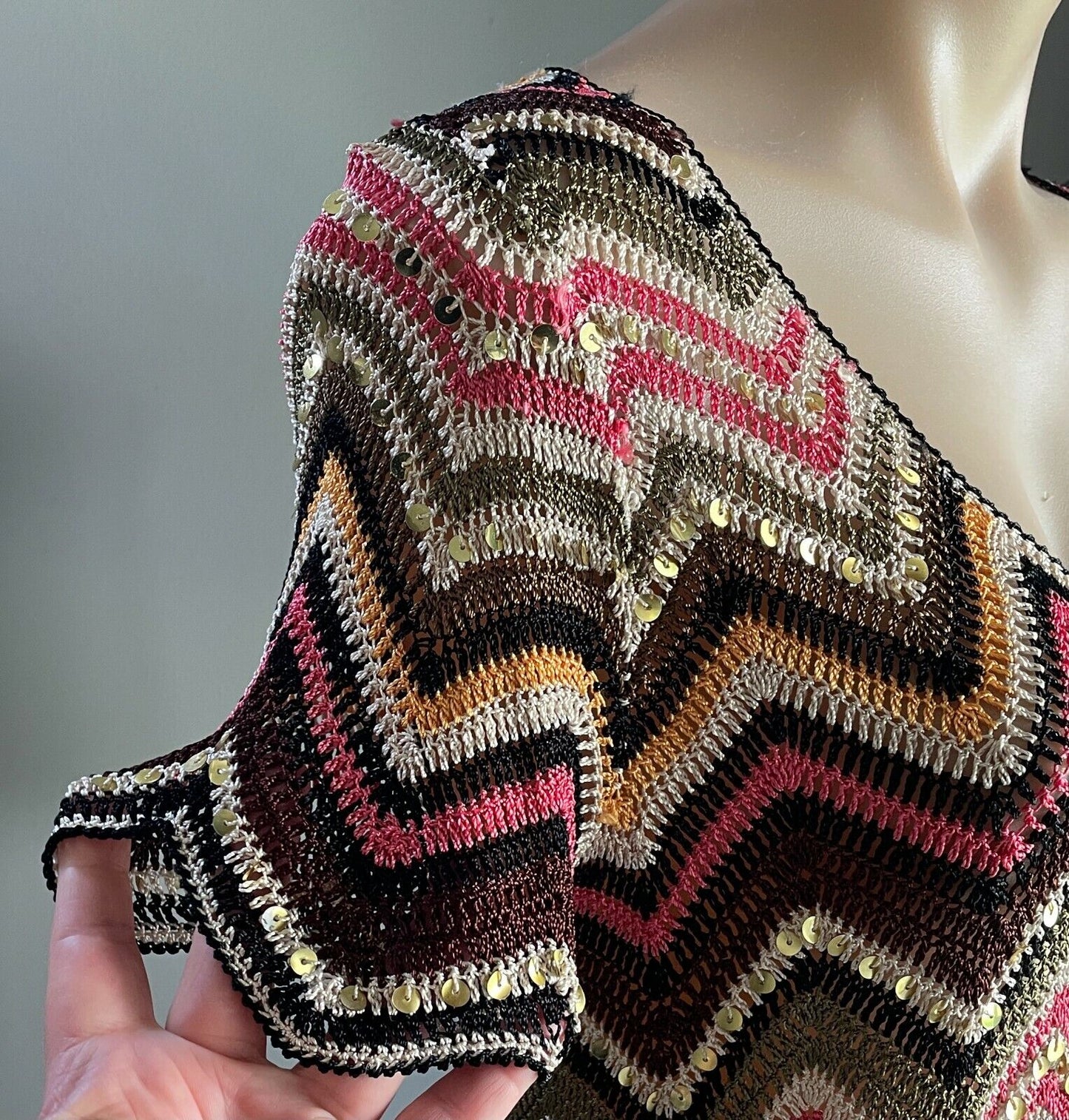CROCHET CARDIGAN Zig Zag Short Sleeve Gold Sequin Trim Colourful Size 10 Vintage