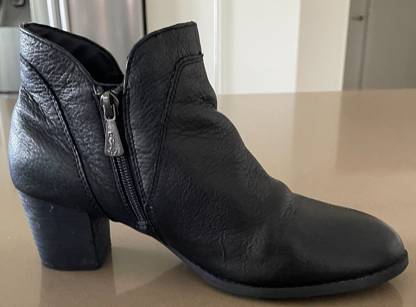 Ladies HUSH PUPPIES "Vonn" Ankle Boots Black Leather Almond Toe Block Heel Sz 8