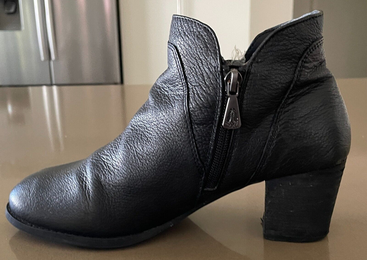 Ladies HUSH PUPPIES "Vonn" Ankle Boots Black Leather Almond Toe Block Heel Sz 8