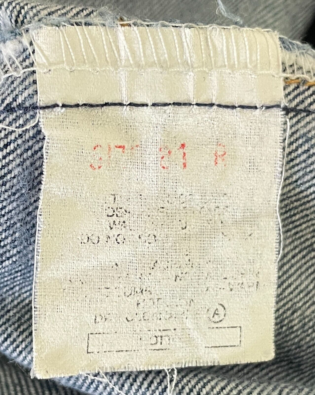 Mens LEVI'S Denim Jeans Mid Blue Straight Leg Button Fly Size 84cm Waist