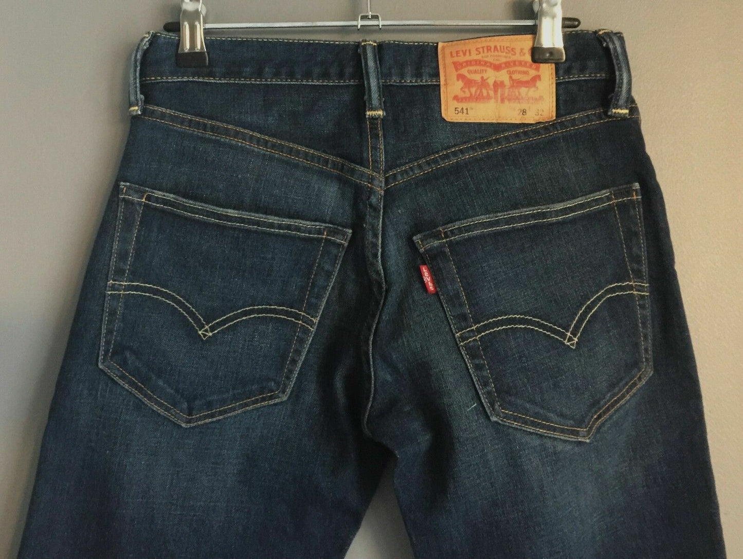 Mens LEVIS 541 Blue Denim Jeans Athletic Cut Straight Size 28W 32L Levi's NEW