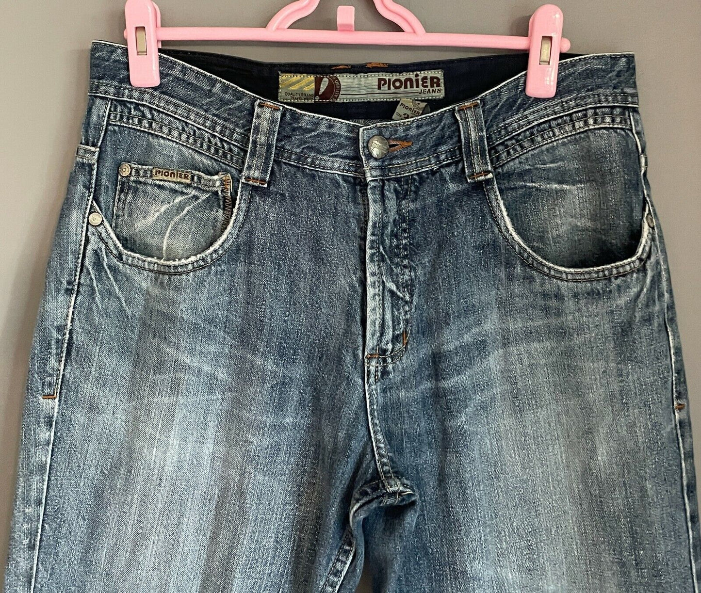 Mens PIONEER Blue Denim Straight Leg Jeans Faded in Parts & Ripped Knee Size 32