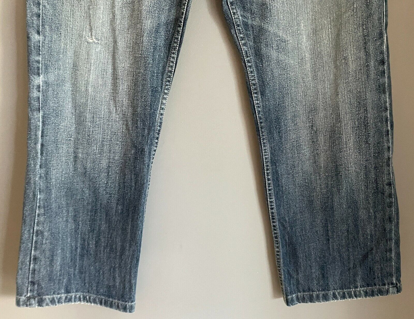 Mens PIONEER Blue Denim Straight Leg Jeans Faded in Parts & Ripped Knee Size 32