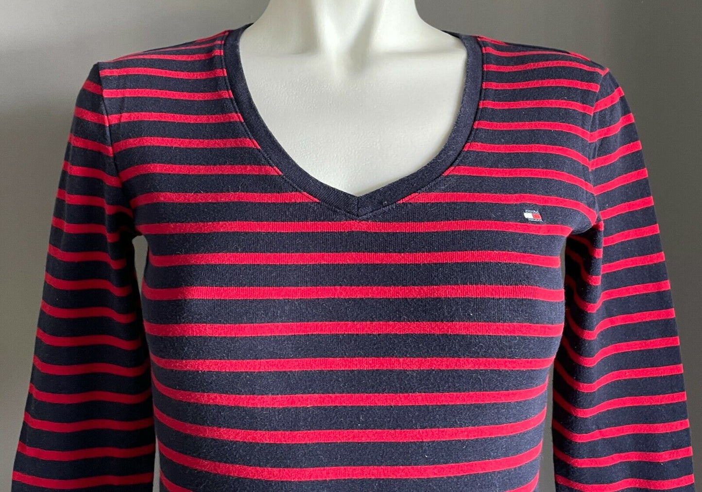 TOMMY HILFIGER Knit Top Navy & Red Stripe Long Sleeve V-Neck Ladies Size XS 8