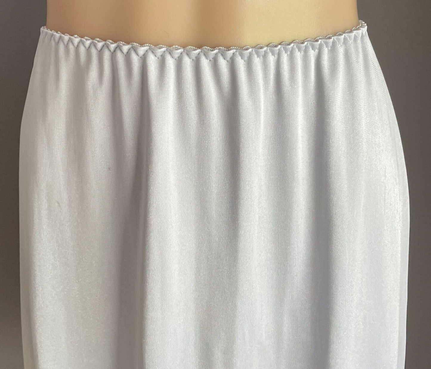 WARNERS Half Slip Light Blue 1/2 Petticoat Elastic Waist Lace Trim Hem Size 12