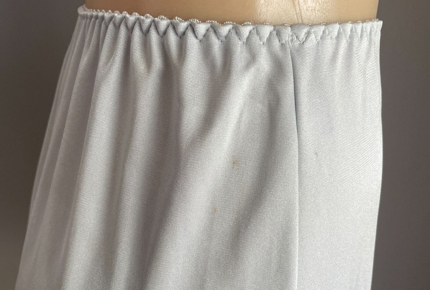 WARNERS Half Slip Light Blue 1/2 Petticoat Elastic Waist Lace Trim Hem Size 12