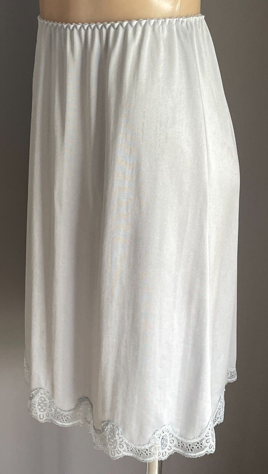 WARNERS Half Slip Light Blue 1/2 Petticoat Elastic Waist Lace Trim Hem Size 12